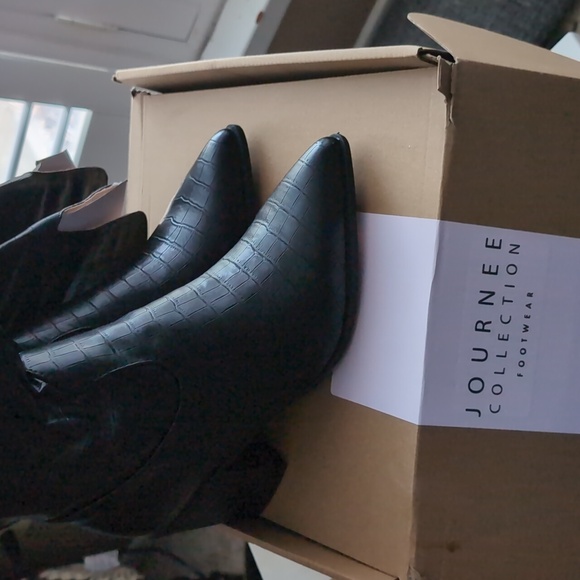 Brand New Journee Collection Wide Calf Therese boot in black - Picture 2 of 7